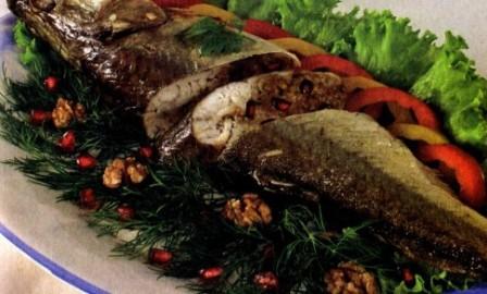 Судак фаршированный орехами